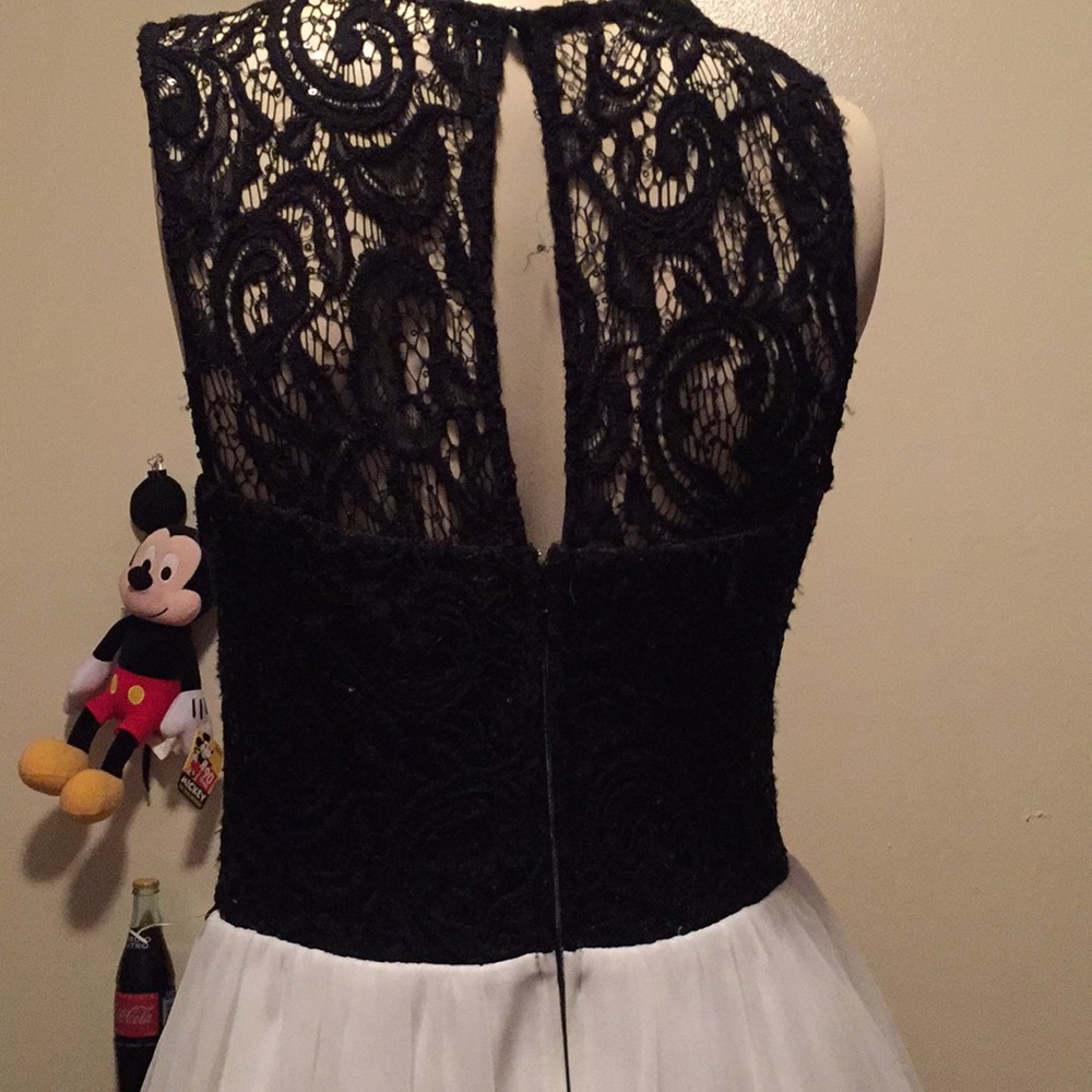 Dress - Picture 6 of 6